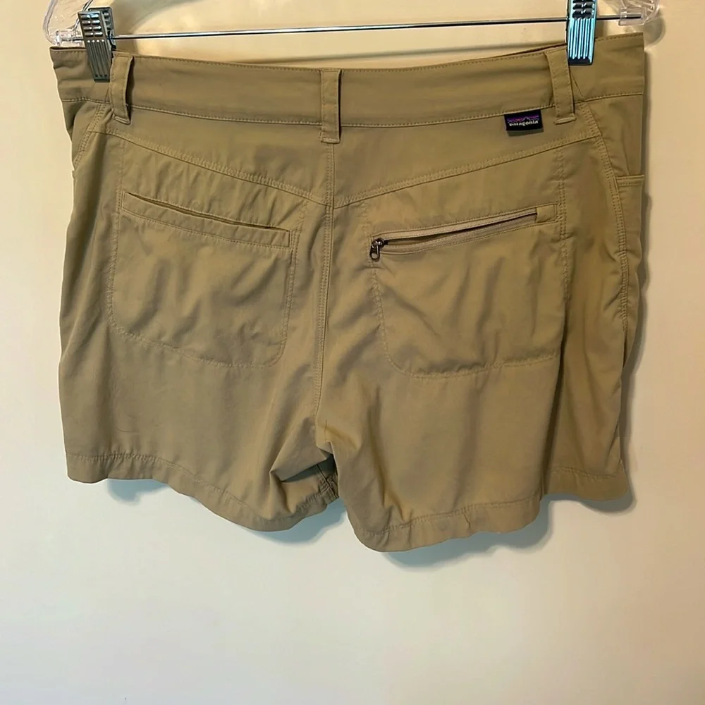 Patagonia Women’s Quandary Tan Hiking Shorts / Size 6 / Good Pre-Owned Condition - Picture 2 of 11